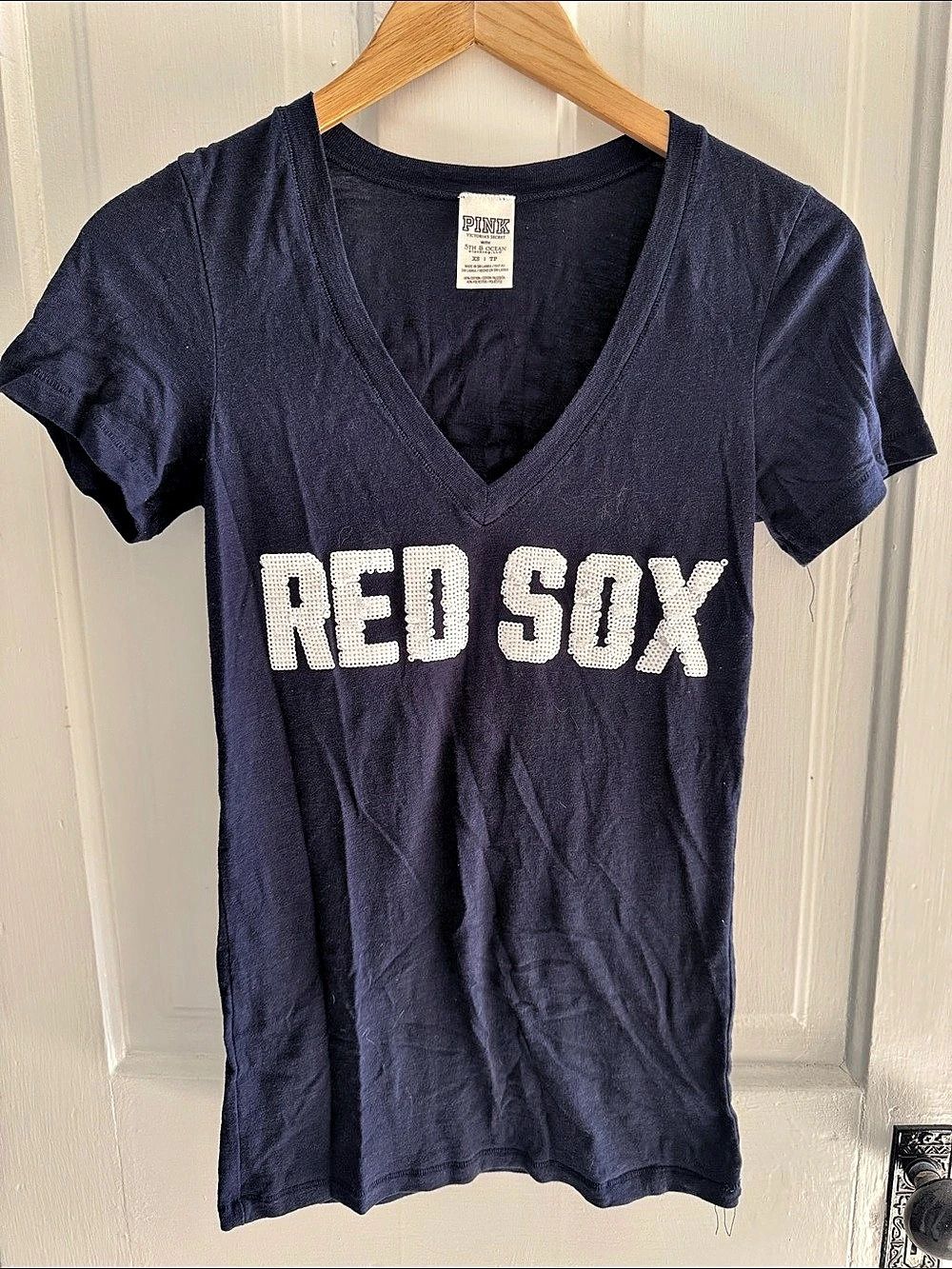 PINK // Red Sox Graphic V-Neck Tee Size XS